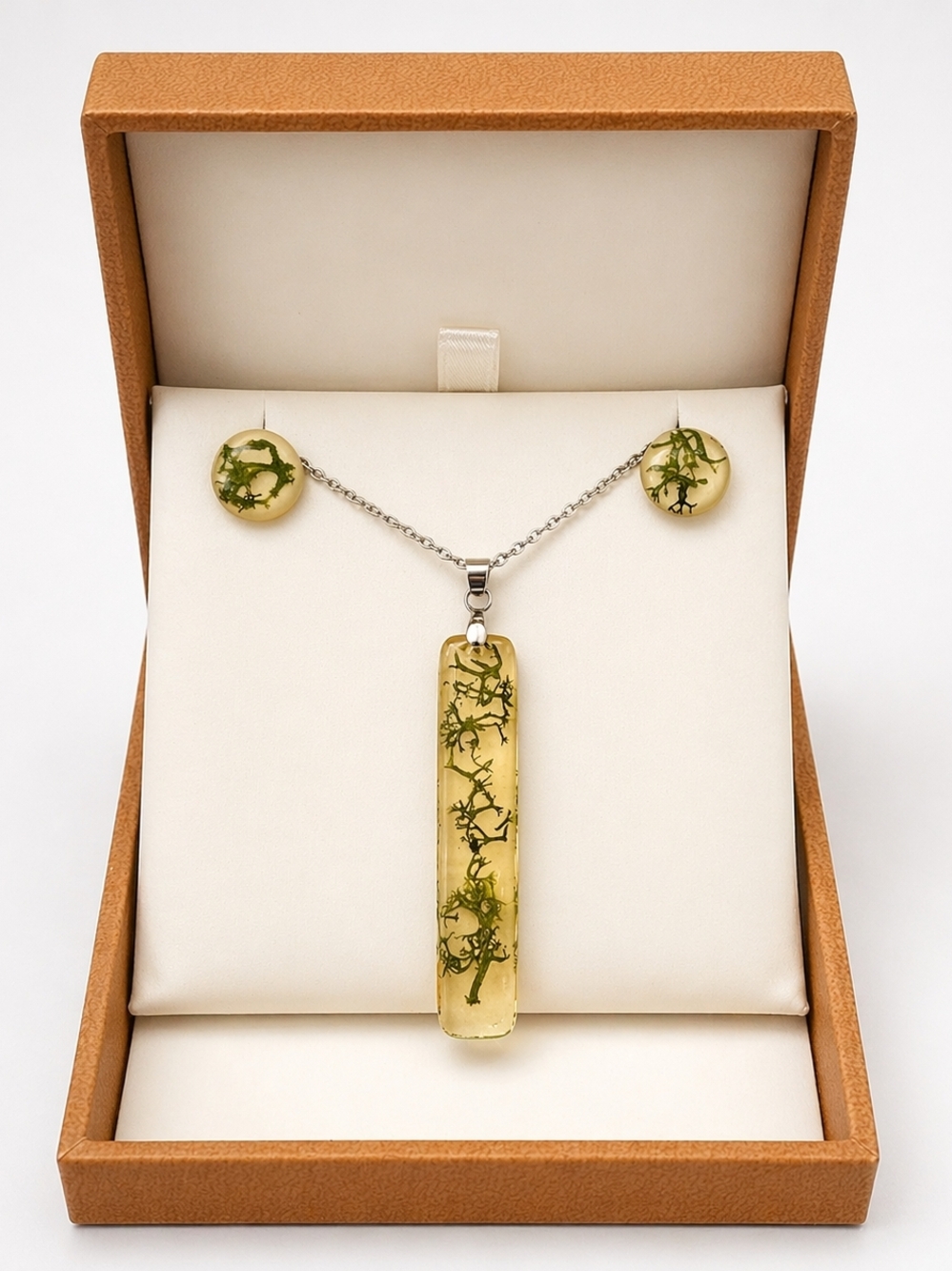 Never Worn Artisan Green Moss Resin Necklace and Stud Earrings Set